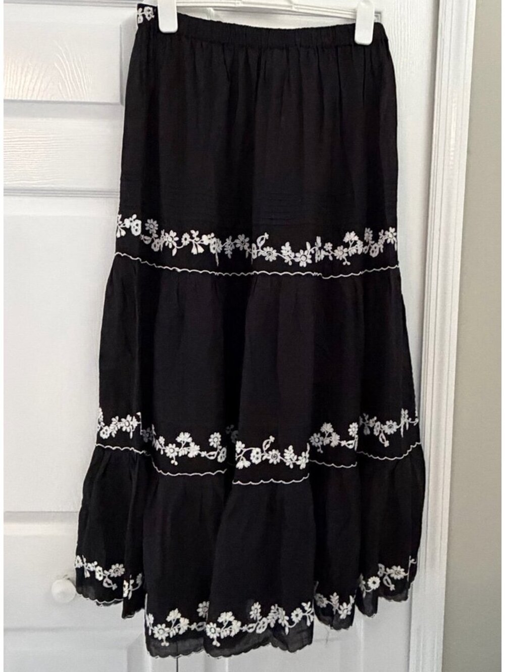 FARM Rio Embroidered Ruffle Maxi Skirt NWT Large - Picture 4 of 6